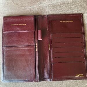 PASSPORT HOLDER/TRAVEL WALLET